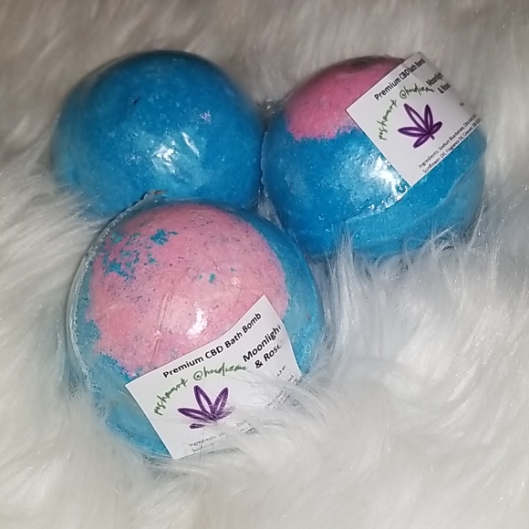Natural Organic Moonlight Roses Bath Bombs - Picture 4 of 15
